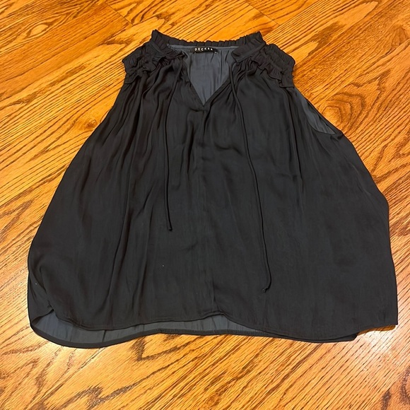 Decker Woman’s Blue Sleeveless Top Size XS - Picture 1 of 5